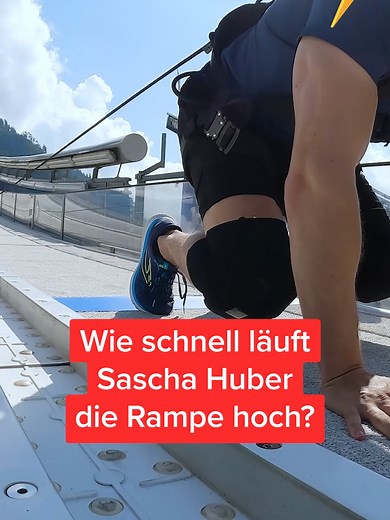 Wer läuft schneller im Vierfüßlerstand rückwärts die Ski-Rampe hoch?