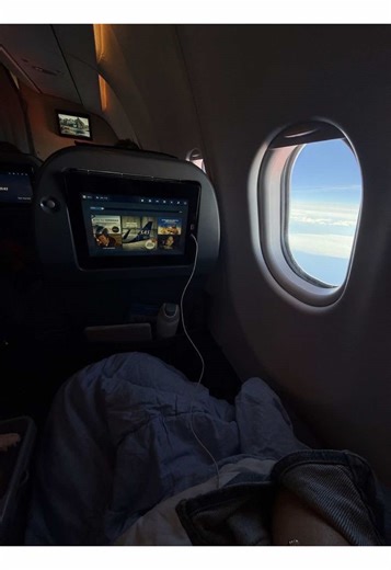 Rare Aesthetic Moments During Plane Travel