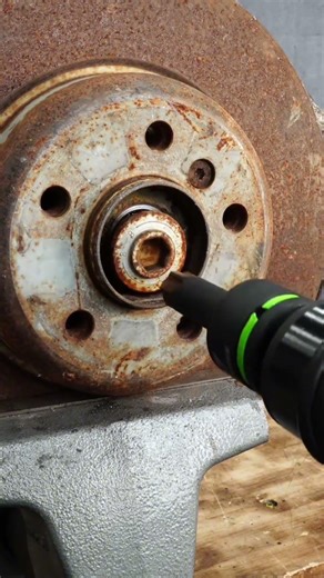 How to Remove a Axle Bolt with a GripEdge 3/4" Drive RPT Impact Hex