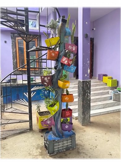 Creative Garden Decor Ideas with Recycled Containers