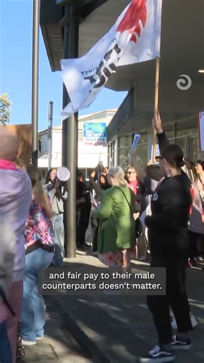 Women from all walks of life arrived, enmasse, to the electoral office of the Finance Minister, Nicola Willis, to protest changes to pay equity legislation. Protest leaders say the Pay Equity Amendment Act 2025 will increase barriers to pay equity claims, as well as cancellation of 33 claims that affect some 180,000 female employees. | Te Ao Māori News