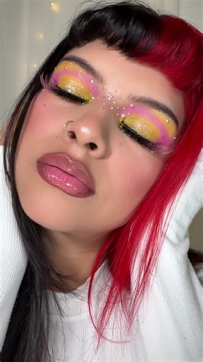 Something about yellow and pink together 💖 ——————— Makeup used - jawbreaker eyeshadow palette @Half Magic by Donni Davy - Dopamine Sparkle GLITTERPUCK @Trixie Cosmetics - Sweetie Cream Blush - Tubby Custard lip gloss @ColourPop Cosmetics - grew 3 sizes super shockhighlighter @J-Lash - Fabulous lashes @Kaleidos Makeup - Mauvement lip liner ————- #funmakeup #glittermakeuplook #makeupartist #makeupinspiration #colorfulmakeup