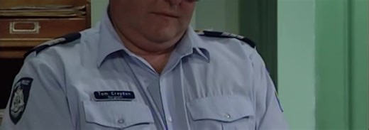 Blue Heelers S04:E41 - Charity Begins at Home