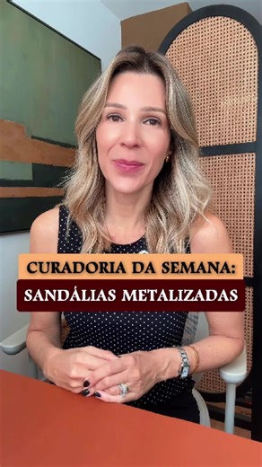 Marina Gazolla on Instagram: "“Curadoria da semana” - Sandália metalizada Me conta nos comentários qual a peça que você mais gostou?! Hoje uso semijoias @juliasimoes_joias ✨ Essa é uma pequena amostra dos meus catálogos (guias de compras) mensais, que entrego às minhas alunas matriculadas em meu curso. São catálogos extensos, em formato PDF, todo ilustrados, com a minha curadoria pessoal de roupas, acessórios, calçados, bolsas, já com o link das peças, para que você possa comprar diretamente na 