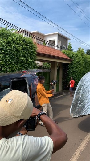 Devenir riche ne s'apprend pas àl'école.💵👎 | Lee Populaire