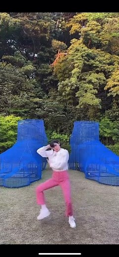 旅行先でくねくねダンス