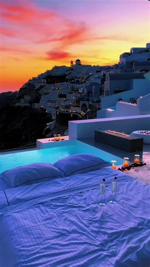 Santorini travel guide: best time to visit Santorini