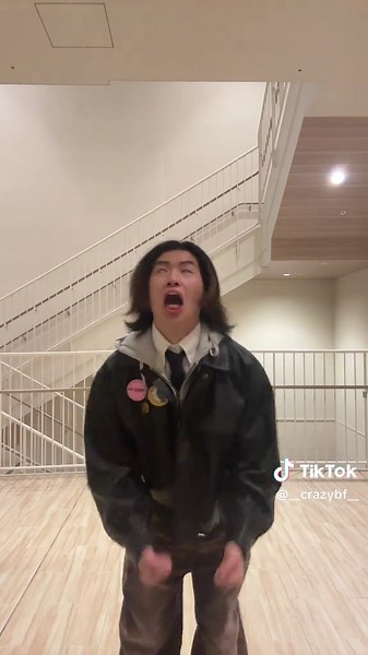 蛙化彼氏が野獣ダンス！カップルの日常をご紹介