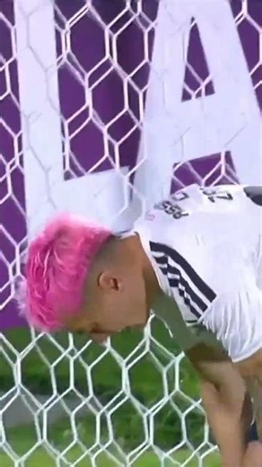 ¡Falló el penal y se lesionó! 🫣#Shorts | ESPN Deportes (Vía: scespn/IG)