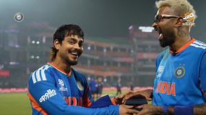 Only 𝗴𝗼𝗼𝗱 𝘃𝗶𝗯𝗲𝘀 𝗮𝗻𝗱 𝗯𝗮𝗻𝘁𝗲𝗿 when two friends (and match-winners) get together 😀🤝 🎥 Hardik Pandya and Ishan Kishan take us through their New Delhi heroics 💪 #TeamIndia | #T20WorldCup | #MenInBlue | #INDvNAM | Indian Cricket Team