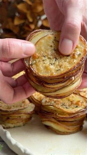 Crispy Cheesy Garlic Potato Stacks