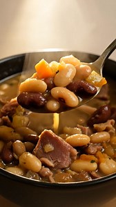 “This is the kind of comfort food that hits the soul 🔥🤤One stir… and the whole house smells like heaven.Full recipe link is in the comments 👇👇” | Soul Food Recipes