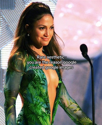 she’s so iconic #jenniferlopez #jlo #versace #grammys2026 #fyp @JLO 2000’s Grammys green versace dress