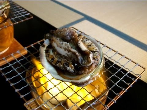 アワビの踊り焼き～館内の生け簀より活きたまま～