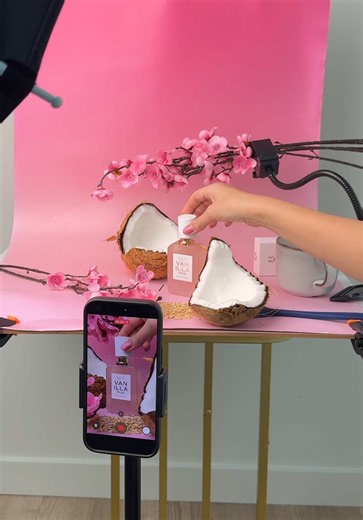 All captured on iPhone. Friendly reminder ✨ Before spending money on new gear… Make sure you’re getting the most out of what you already have👀 My non-negotiables: ~ Wipe my lens ~ Turn HDR off ~ Find the best sun light possible or use strong light ( I use NEEWER CB200B 210W ) ~ Shoot in 4K 60fps ~ Use the back camera ~ Macro lens for close-ups 🤍 (film on 1 x zoom, move slowlyyy until you find that sweet spot!) I follow this every time I film — that’s how I keep my videos looking consistently h
