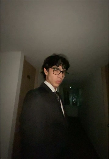 Model Walking Tips for a Stylish Runway Presence