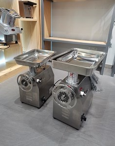 [Hot Item] Tk-32 Stainless Steel Meat Grinder Machine/Meat Mincer Cutting Blade/220V/110V Meat Grinder