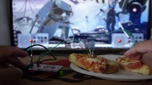 Gamer Uses Controller Made of Pizza to Beat DARK SOULS