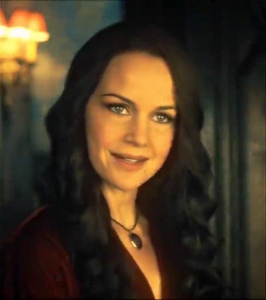 If she is death, when's our date?! (repost) I #carlagugino #carlaguginoedit #oliviacrain #thehauntingofhillhouse #fyp #middleagedactresses #verna #oliviacrainedit #vernaedit #thefallofthehouseofusher #Viral #fyp #foryoupage #parati
