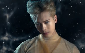 王嘉尔新专辑单曲《Blue》MV发布！