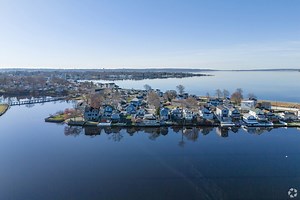 Living in the Ocean Grove Neighborhood of Swansea, MA