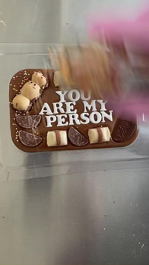 You are my person ❤️ #personalisedchocolate #makeanorderwithme #chocolatetok #foodbible #chocolateslabs #fyp #personalisedgift #foodbible #sayitwithchocolate #og