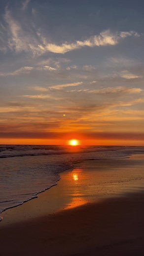 progression of a sunset ☀️ #oceantherapy #beachtok #goldenhour #sunsetlover #fypシ #sunsetaday #chasingsunset #ocean #oceanview #oceansunset #viral #sky #florida #progression #sunsetladyontiktok