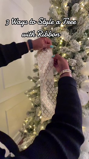 Christmas ribbon tutorial. #ribbontutorial #christmastreeribbon #christmasribbonhack #ribbonstyle #holidaysparkle #christmastreedecoration #christmasribbon #ribbontree
