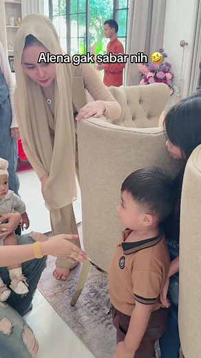 Alena tak sabar menanti