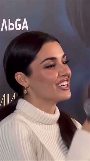 Hande Erçel's Radiant Smile is Absolutely UNREAL! #HandeErçel #shorts