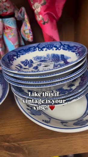 Vintage isn’t just a style—it’s a whole vibe. ✨ From the warm glow of brass to the stories behind every perfectly worn piece, it’s about surrounding yourself with character, charm, and nostalgia. Shopping vintage means curating a space (and a wardrobe) that’s as unique as you are. #vintagevibes #getyourpickson66 #vintagestyle #vintagedecor #vintagefashion #shopvintage #vintagefinds #retrostyle #antiquemall #vintageinspired #stlouisvintage #eclecticdecor #vintagehome #vintageshopping #vintagecomm