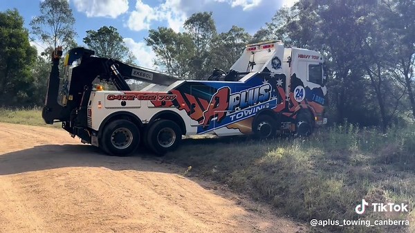 Big Thor Heavy Tow Truck in Action: Extreme Salvage Job