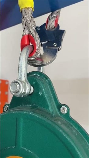 #FallArrester #SelfRetractingLifeline #SafetyDevice #WorkAtHeight #FallProtection