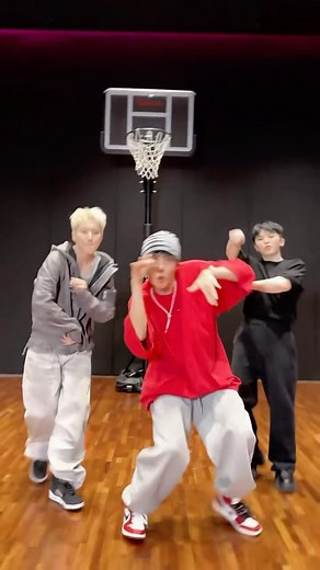 BIGHIT MUSIC on Instagram: "#동갑내기 🤝 with #jhope #제이홉 #HxW #호시X우지 #96ers #BEAM"