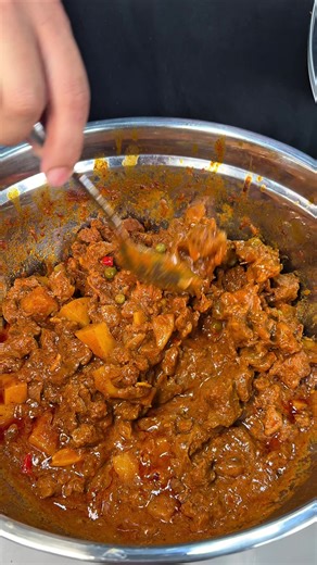 Food Trip sa Lower Bicutan: Masarap na Beef Balbacua