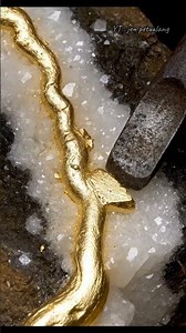 Awesome satisfying gold mine! #satisfying #crystals #goldmining #quartz