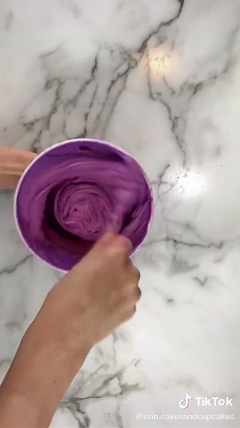 💗💜magenta, fuschia, or something else? #colors #frosting #buttercream #cake #cakedecorating #dessert #video