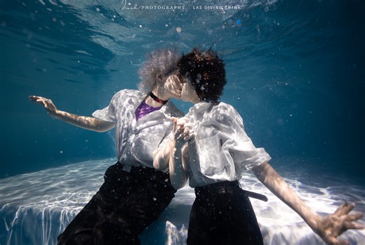 花游小姐姐出水下cos是种什么体验？你们能认出来cos的是谁吗？