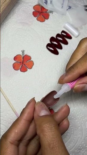 Comment poser des faux ongles avec de la colle efficacement ?
