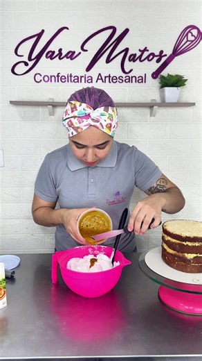 Bolo de 1,5 kg por R$145: chantininho, laço e vela