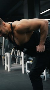 Are you doing dumbbell rows wrong? ❌ Few bits you should work on to get better activation and build a better back 🤝🏼 | Mo Samuels