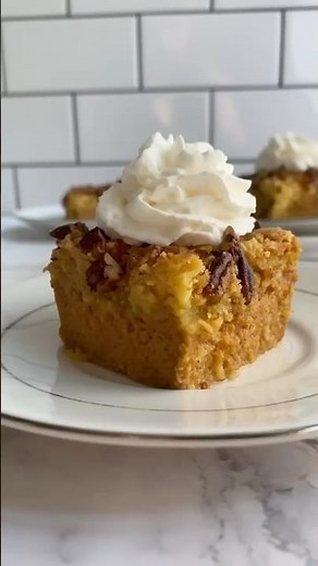 The Easiest Pumpkin Dump Cake Recipe #dessertrecipes #easyrecipe #pumpkindessert