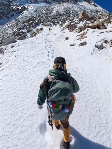 Packing a ton for your trip? No need. Osmo 360 Invisible Selfie Stick gets the job done—giving you drone-like low-flying panoramic shots that capture both the scenery and you. 🌄🎥 #djiosmo #osmo360 #djiosmo360 #360camera #360videography #360capture #osmocreation #panoramic #handsfree #travelpartner #travel #fyf