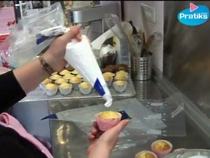 How to use a pastry bag