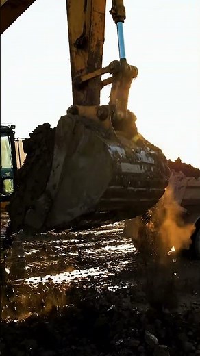 Epic Excavator Work: Golden Hour Digging & Loading! 🚜