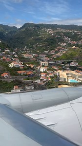 Jakie macie wspomnienia z lądowania na Maderze? Było przyjemnie czy nie :)? Dajcie znać czy już mieliście okazję tutaj lądować czy to dopiero przed Wami? #madera #wyspamadera #lotniskomadera #landing | Wyspa Madera