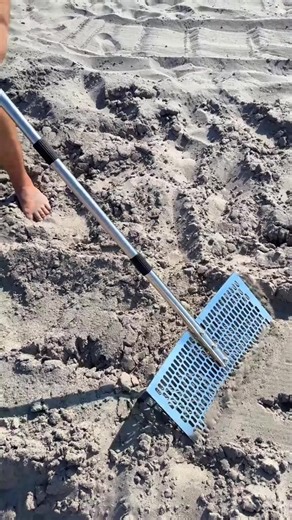 Find Treasure On Beach #⛱️🏖️ #latenightneville #teamwork #gardening #decorativeitems #setcompletion #illustration #treasurehunting Pencel Drawing | Pencel Drawing