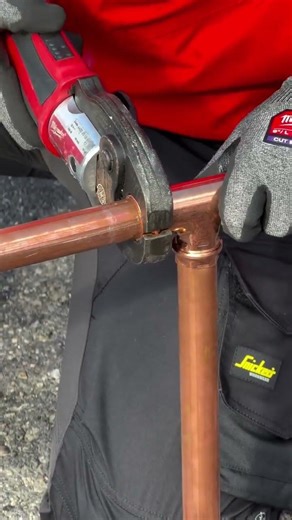 Great demo of cutting and connecting pipe from @teopriceputul (IG)