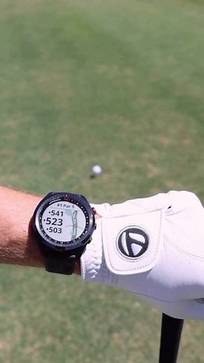 The Garmin S62 makes it easy to scroll through hazards and gives yardages you can trust. With our Payday Deals this weekend, you can take £79.99 off the S62 🤩 | American Golf