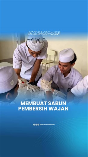 Siswa IPA Idrisiyyah Buat Sabun Pembersih Wajan